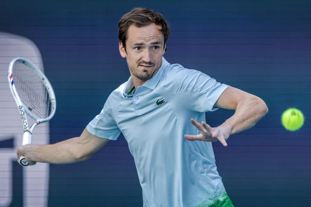 是由著名裁 是由著名裁